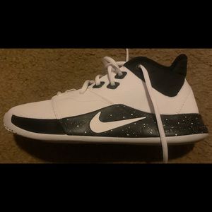 Black & White Nike Paul George Men’s Size 10